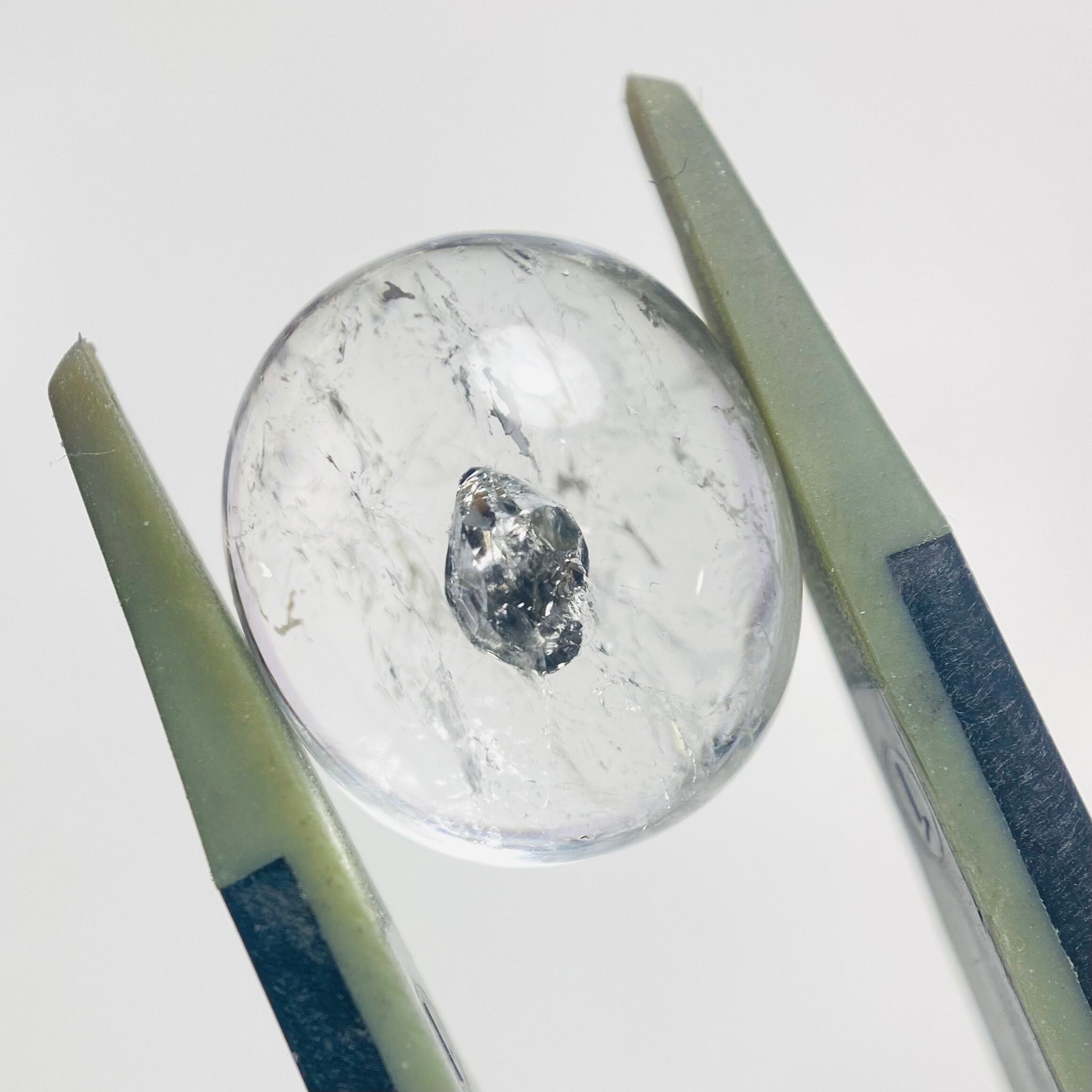 飛行石を閉じ込めたようなクオーツ パイライトインクオーツ