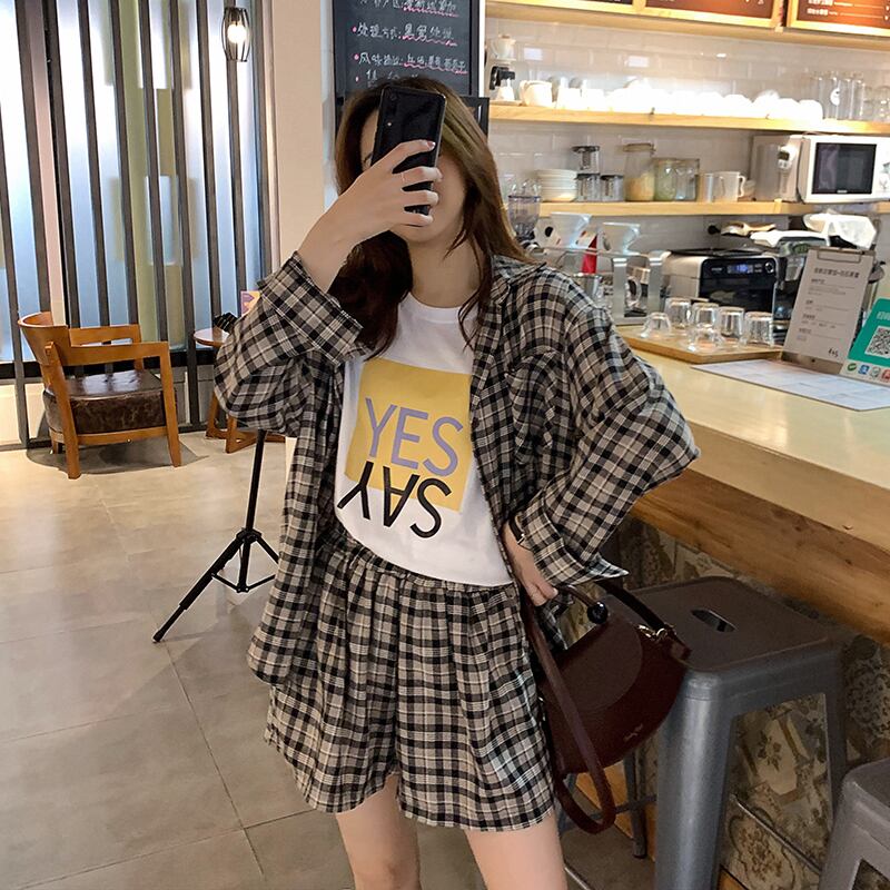 取り寄せ品】チェック柄 シャツとショートパンツのセットアップ 取り寄せ品】チェック柄 シャツとショートパンツのセットアップ