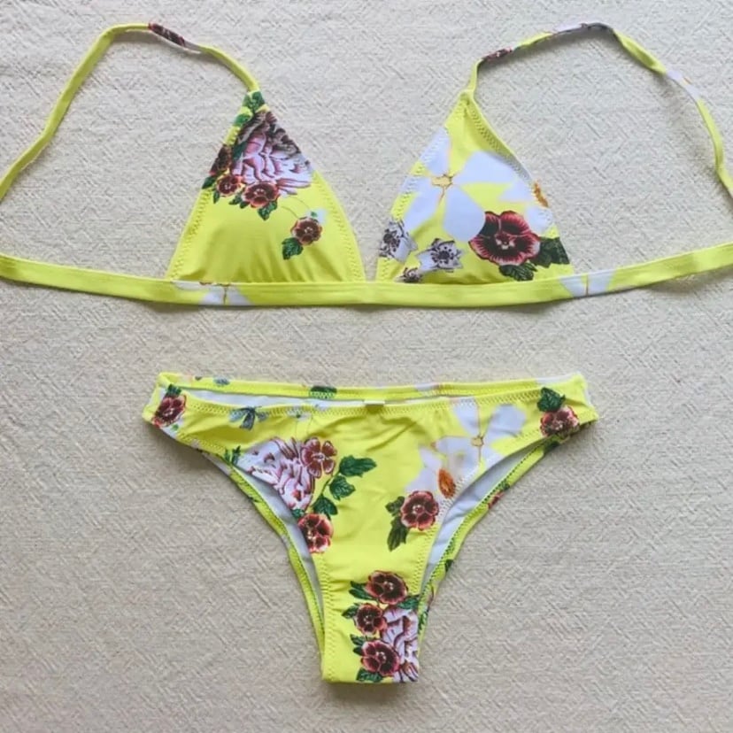 PR01. 　花柄ビキニ　水着　イエロー PR01. 花柄ビキニ 水着 イエローの通販 by みんみん♬｜ラクマ