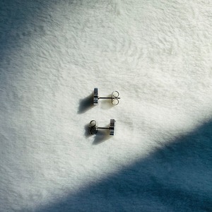 キャットピアスB