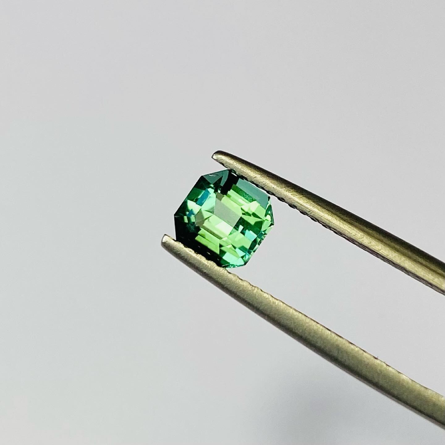 魅惑的なグリーントルマリン