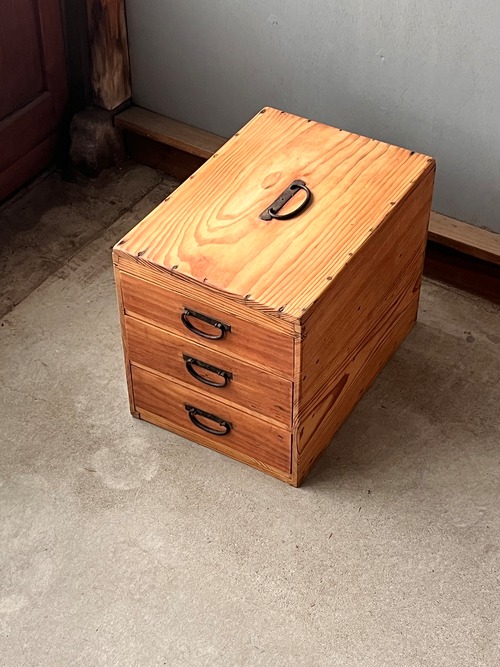 持ち手付きの小引き出し