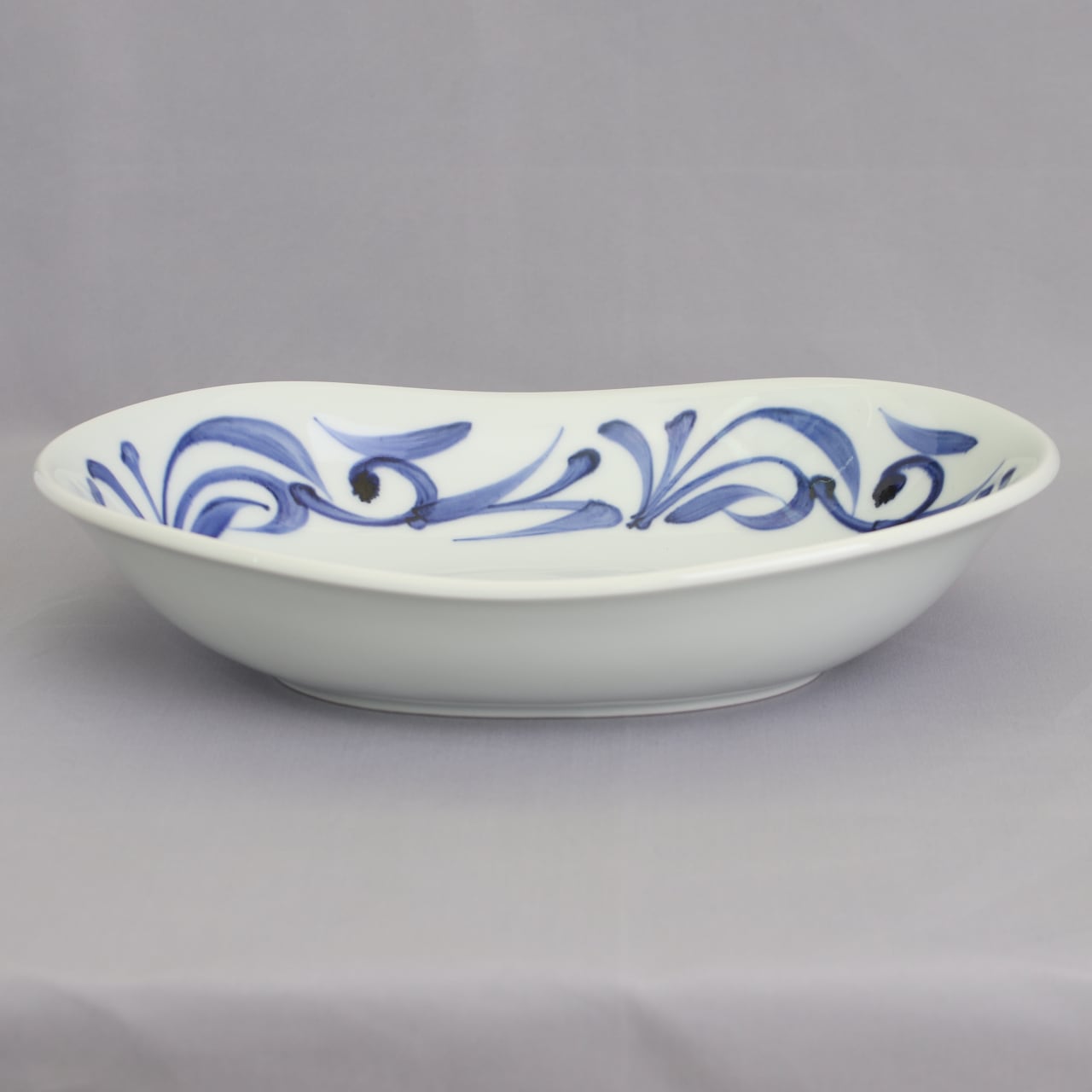 砥部焼 千山窯 だ円鉢（大） 唐草