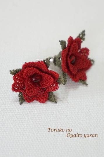イーネオヤ 小花のピアス レッド系:NaP1-SF2