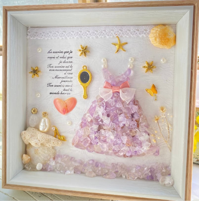 "幸運のきらきらアメジストのドレス。"