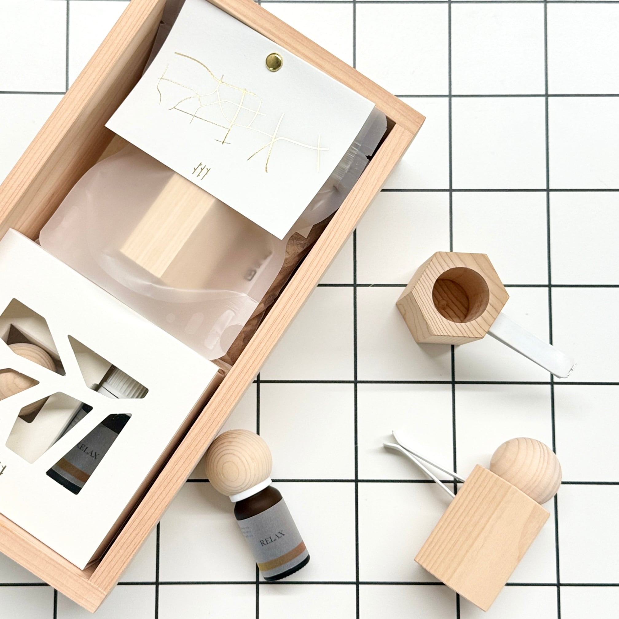 ティッシュボックス 香りとドライブセット【アロマウッドキャップ