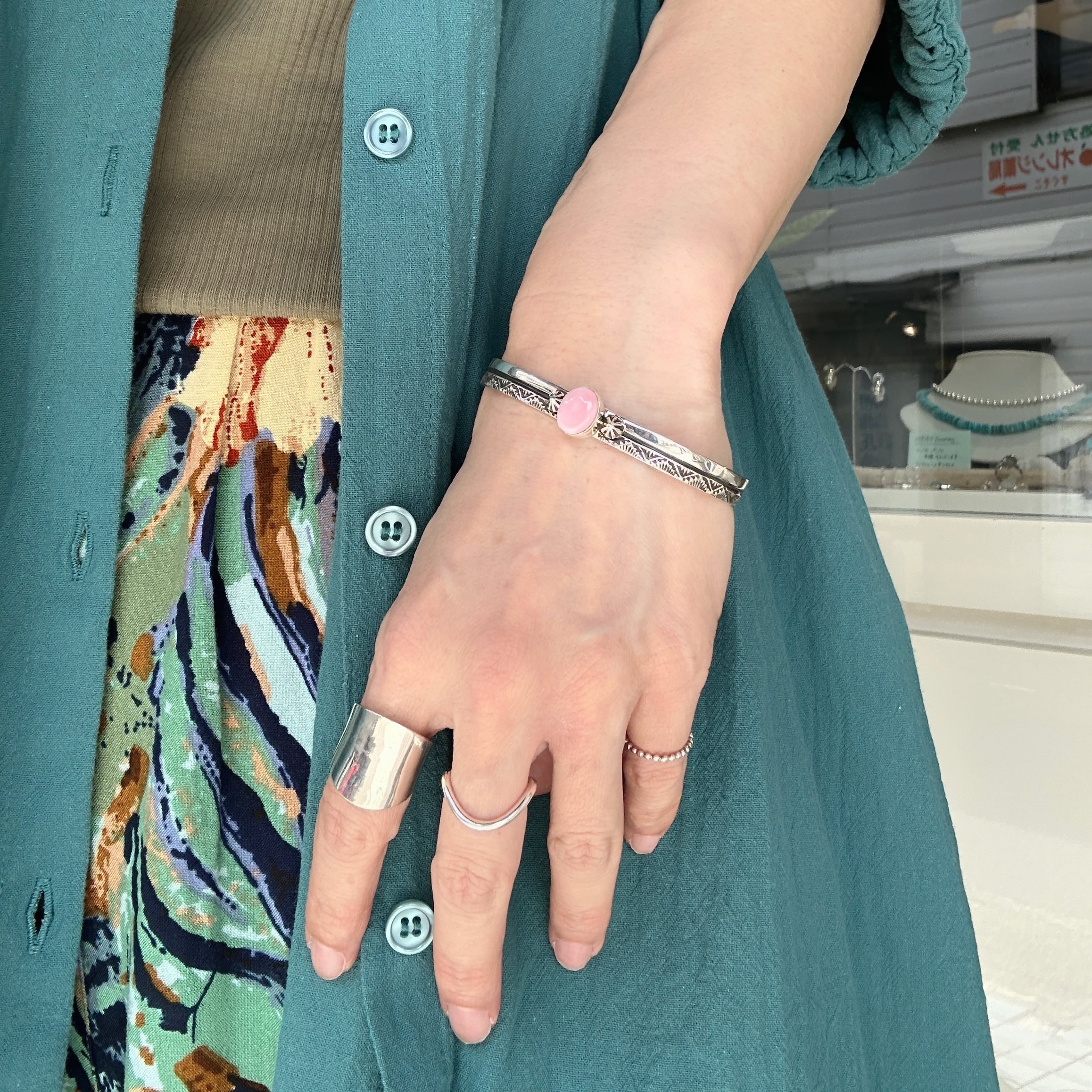Indian Jewelry 》 オーバル コンク シェル バングル | 【公式通販