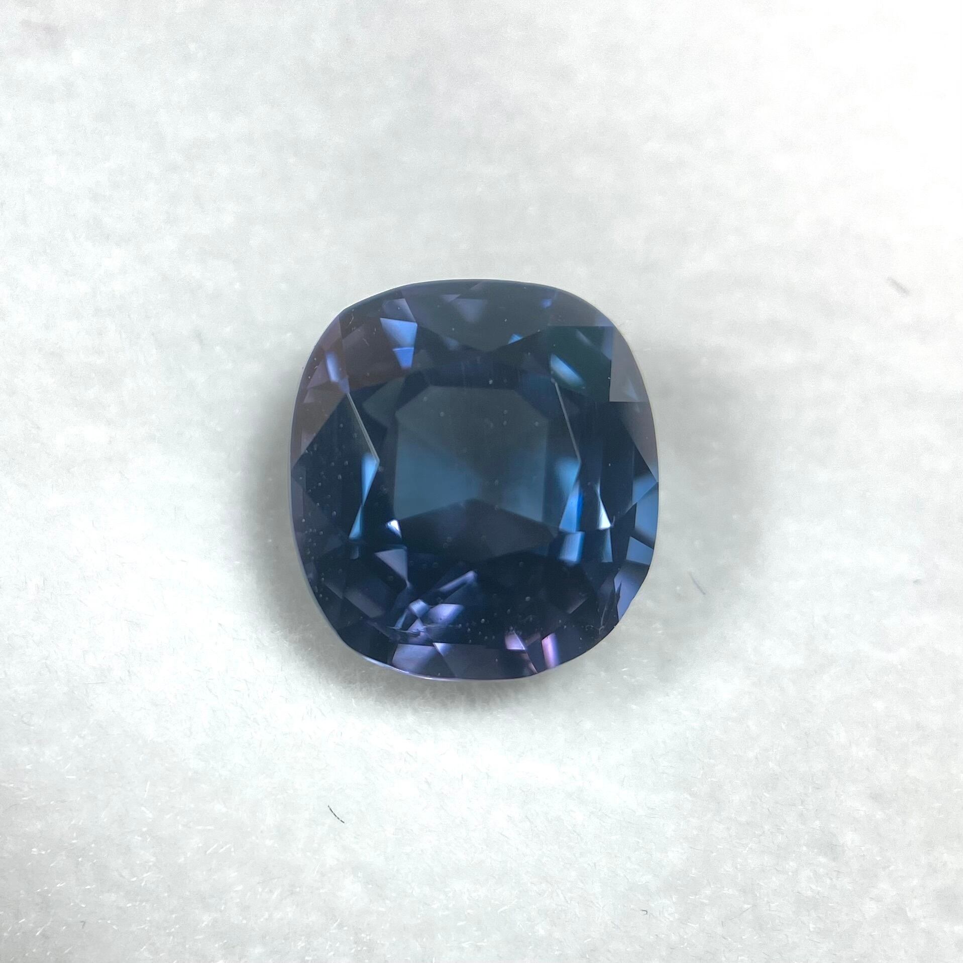 恋しそうなイケメンバイカラースピネル