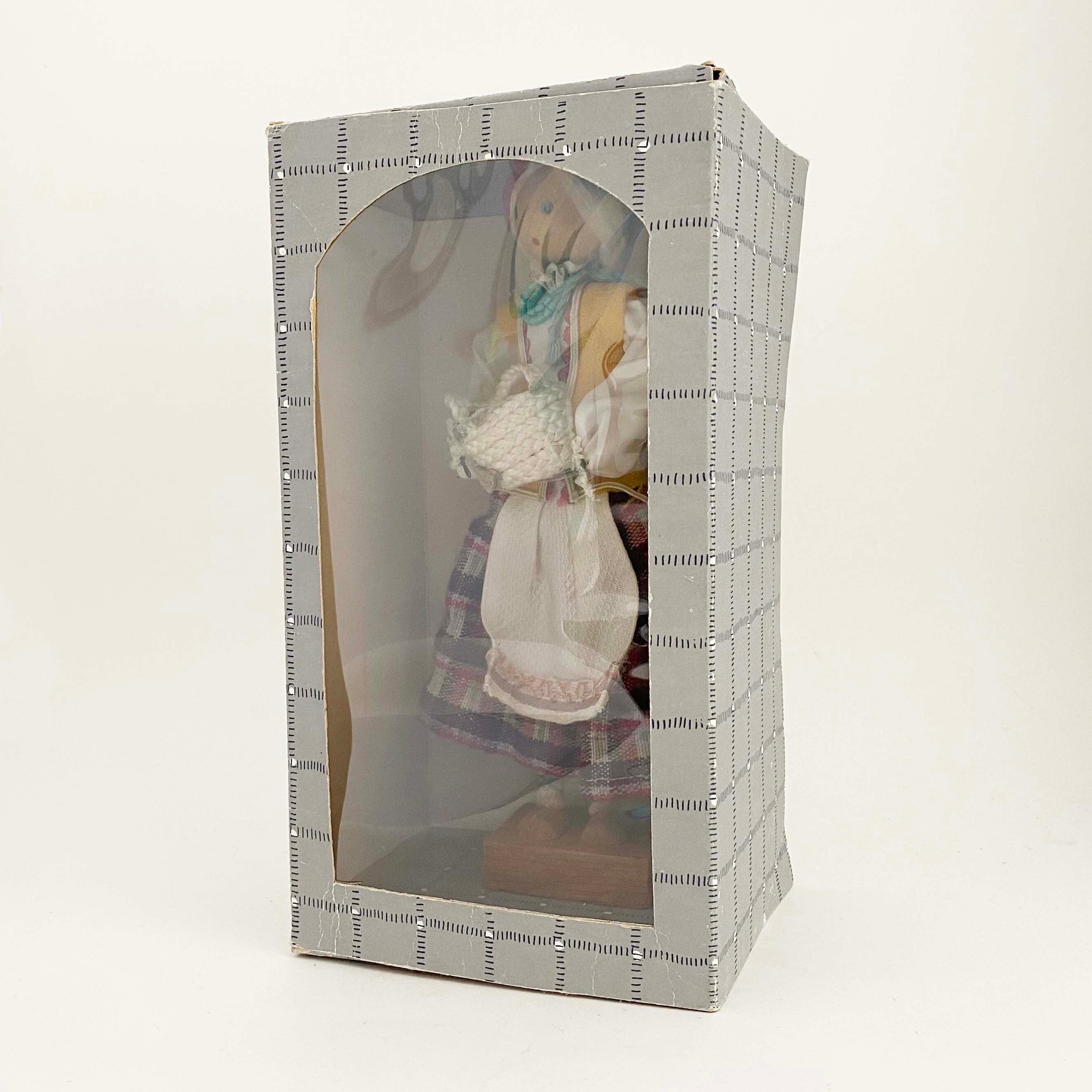 リトアニアの民族人形 ANDO製ヴィンテージ(バスケット)