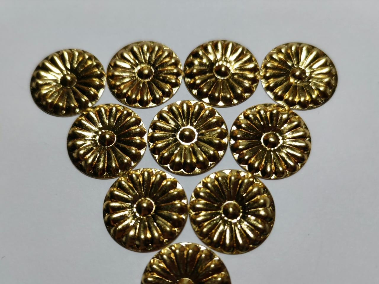 ★特別！☆26ｍｍｘ 100枚【唐草真鍮金具】 神輿、山車、祭り、飾り真鍮金具 26mm＝ 40枚唐草 真鍮金具 仏具神輿祭りミニ山車山車飾り真鍮