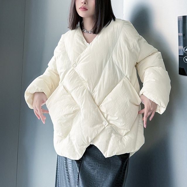 ZIGZAG BUTTON LINE V-NECK SHORT PADDED JACKET 1color M-15157