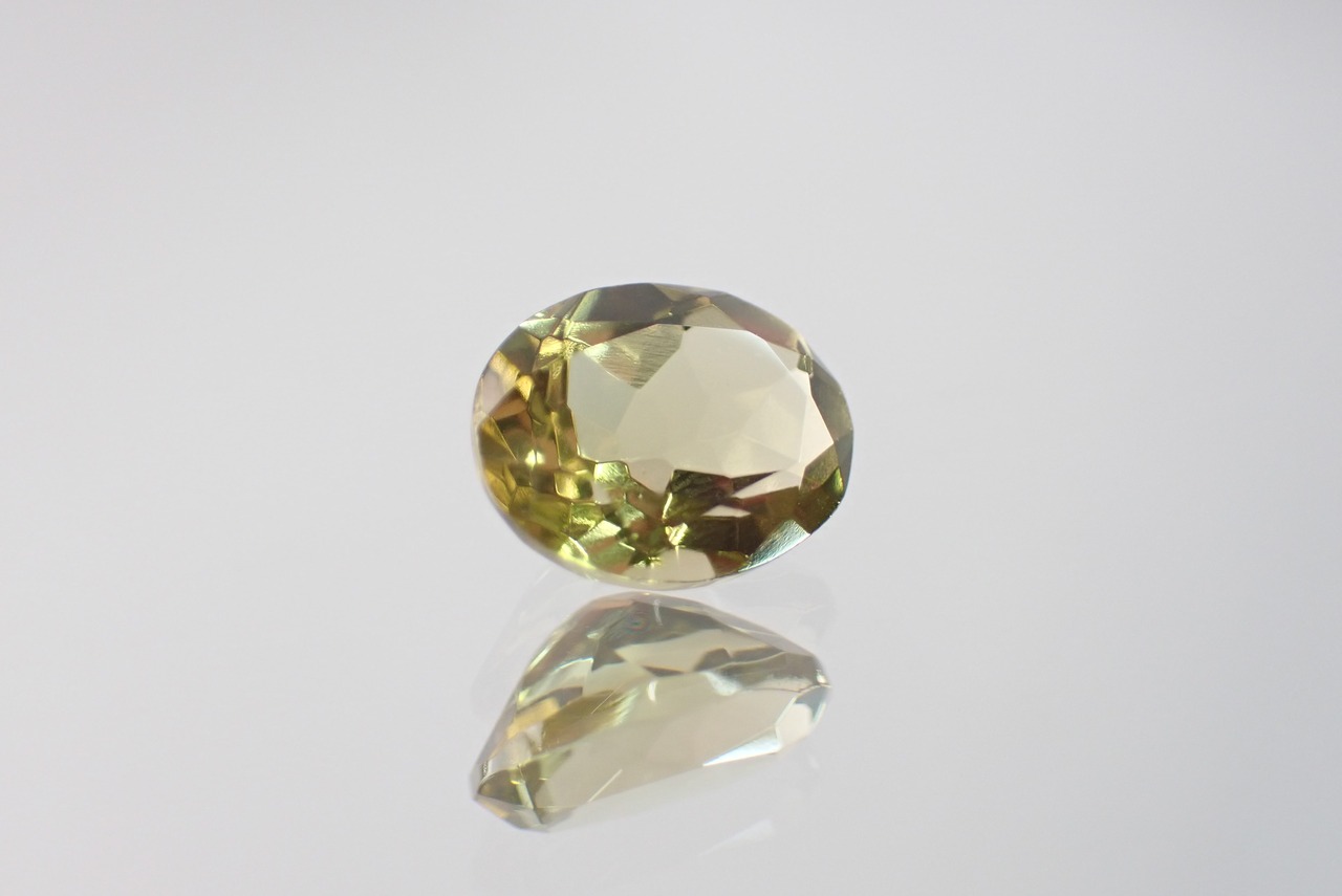 イエローアパタイト　2.29ct　[C12-1084]