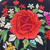 フラメンコ 衣装 マントン シージョ 黒 赤 刺繍 フレコ フリンジ 小物 小道具 ダンス パーティ 発表会 花柄 舞台 装飾 ブラック系 レッド系 コスチューム フラメンコ衣装 舞台衣装 ダンス衣装 花模様 刺繍マントン ステージパフォーマンス フリンジデザイン エレガント 発表会用 ゴージャス おしゃれ