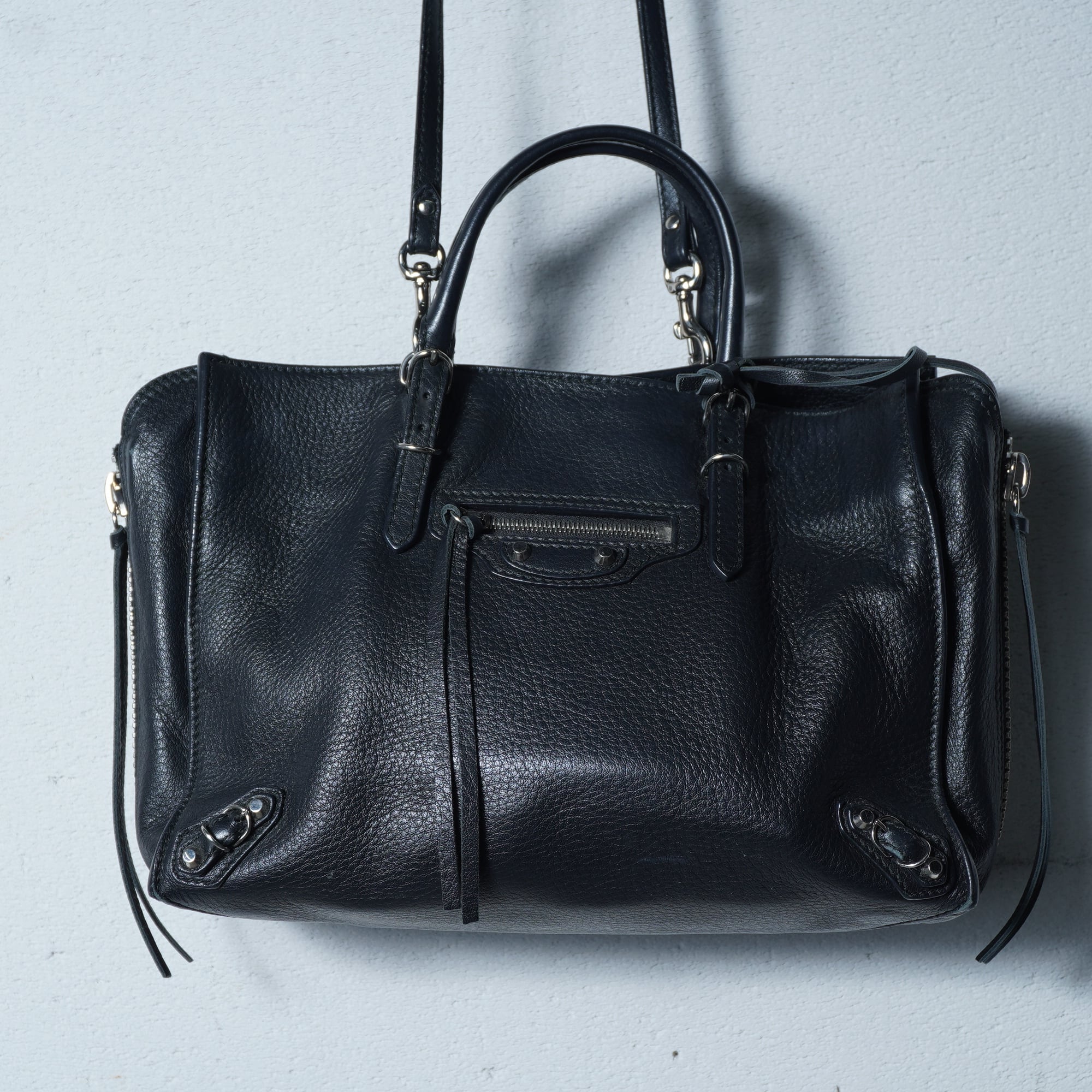 BALENCIAGA】ロゴ入ペーパー2WAYレザーショルダーバッグ black | MIXHIVE