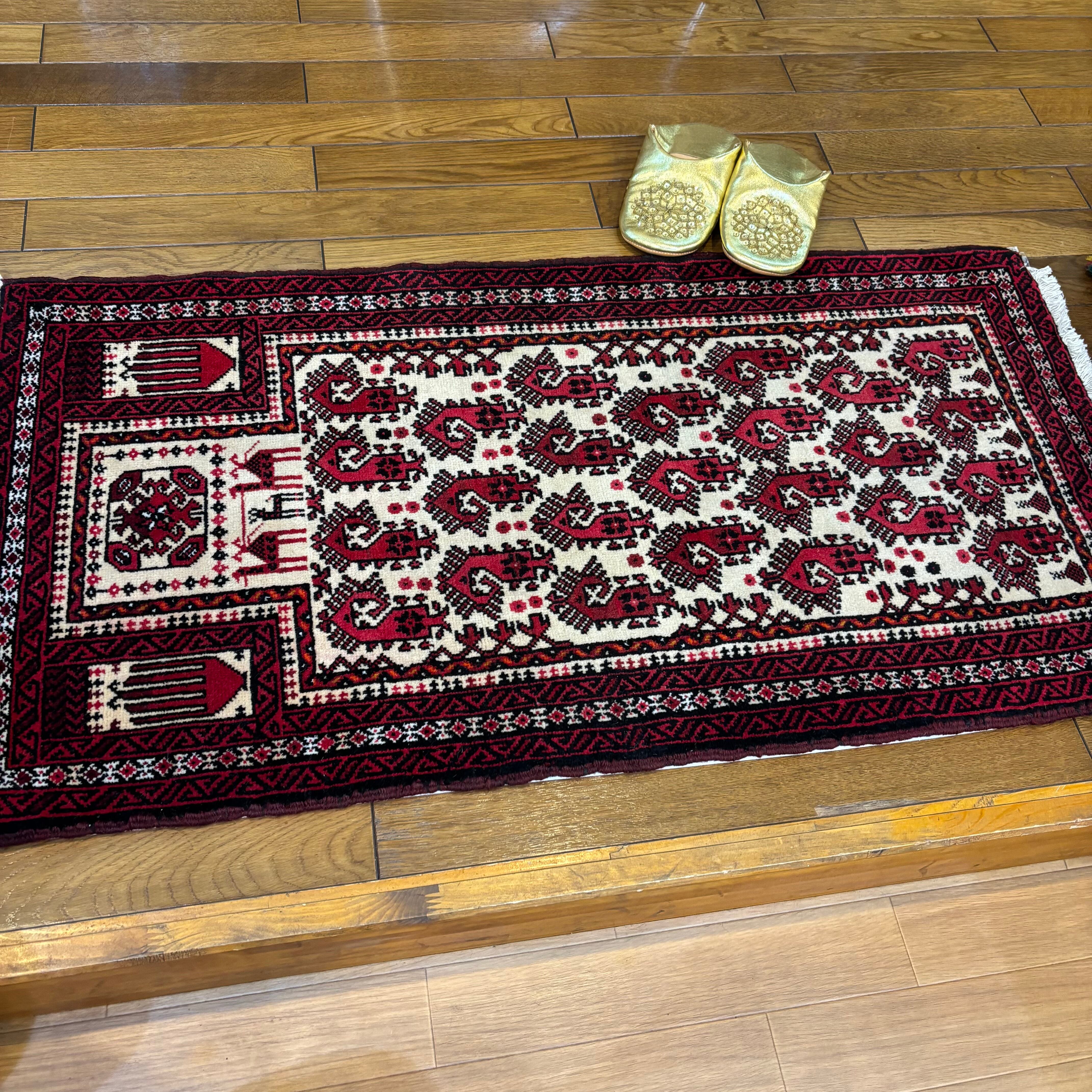 ペイズリーの祈り」ペルシャ バルーチプレイヤーラグ【約56x109cm