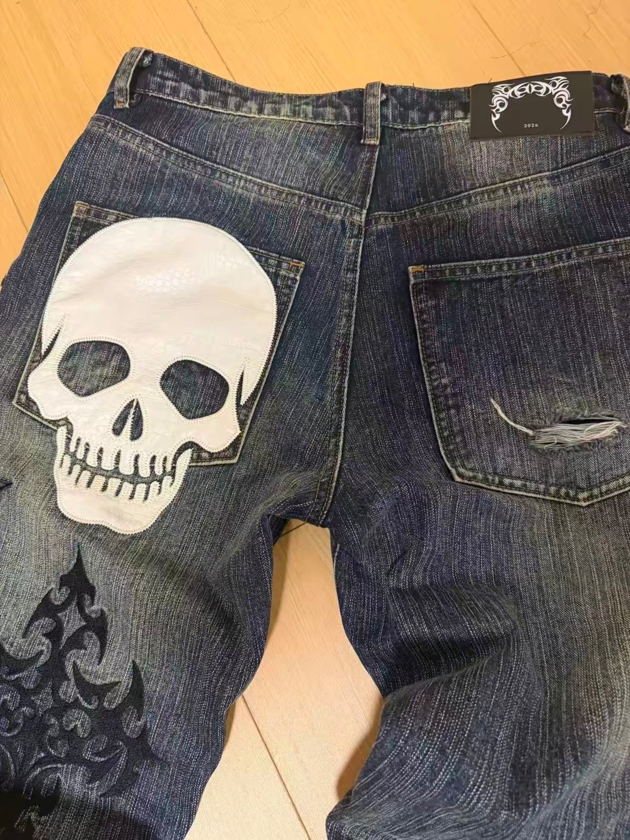 UCANTBELIKEME Studded Skull Patch Grunge Denim ワイドデニム | Juns 