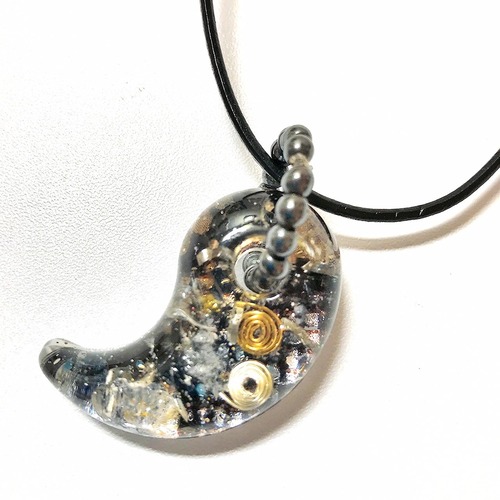 活力チャージ☆パイソン柄勾玉ペンダント