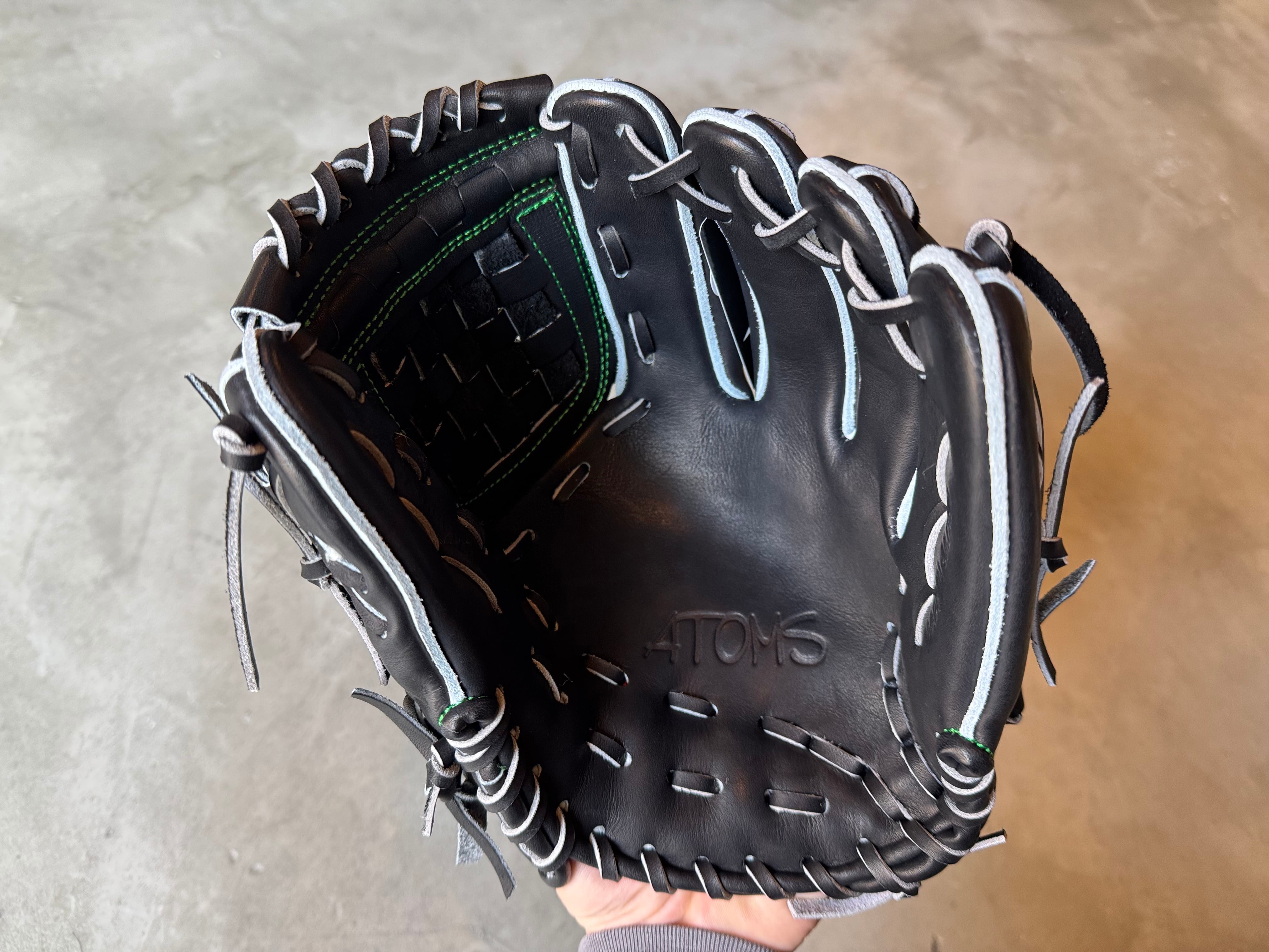 NEO PROFESSIONAL LINE〜2026年限定モデル【ATOMS】硬式用グローブ 内