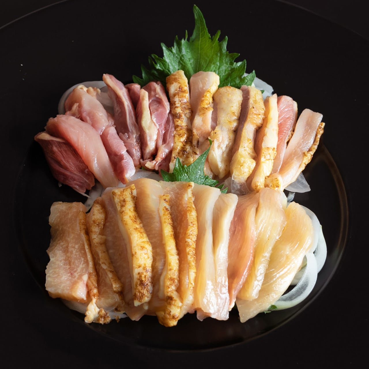 これぞ本場の鶏刺し！大摩桜 王道のモモ・ムネ340g（冷凍） | 大摩桜