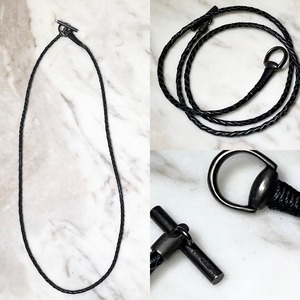 GUCCI leather × silver necklace with toggle