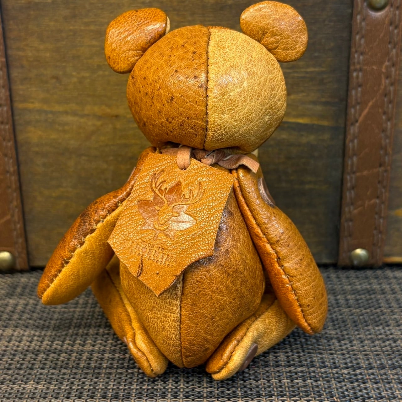 【ジビエレザー鹿革】のベルベア★マイスターの手作り「ベルズベア」ワイルド革キャメル(リボン)　写真の1点販売です