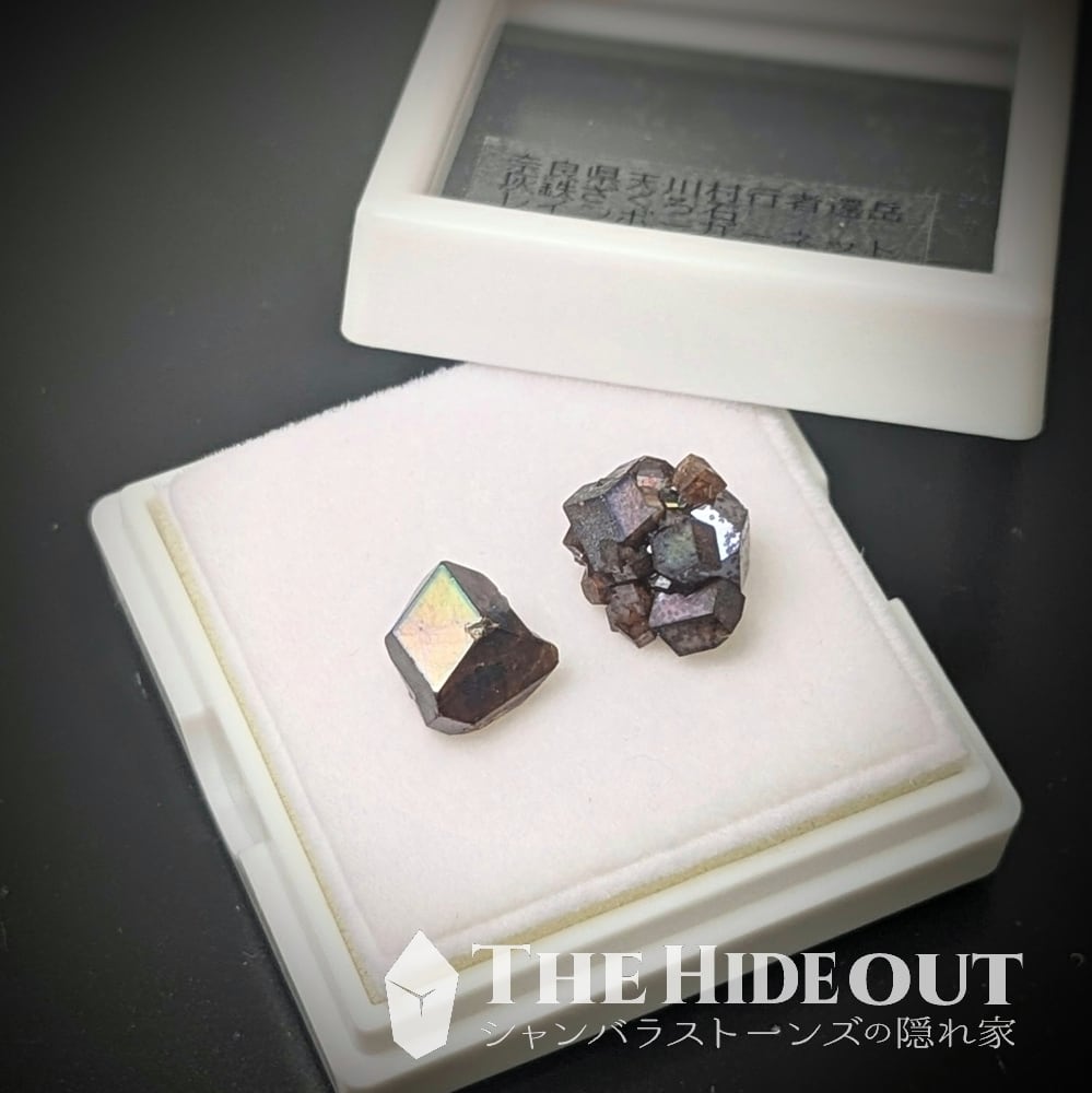 日本国産鉱物標本073 奈良県吉野郡天川村行者還岳レインボーガーネット