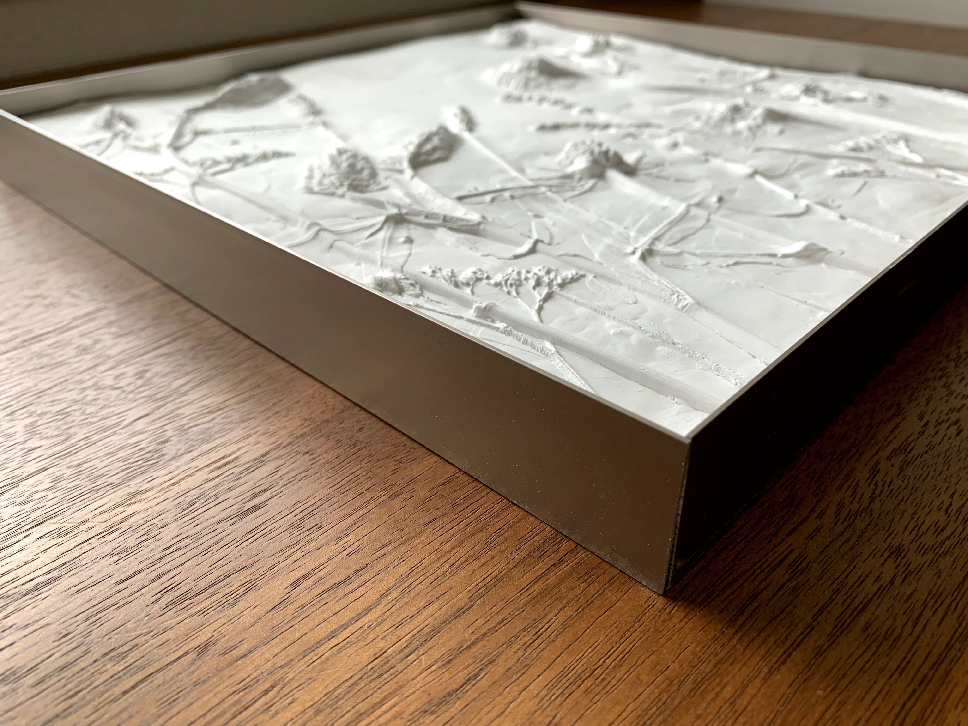 metal frame (金属製フレーム)