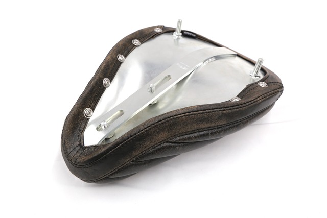 【抽選販売】クラックレザー : 60sトラディション ソロシート［縦タック&ロール］(CBW01)