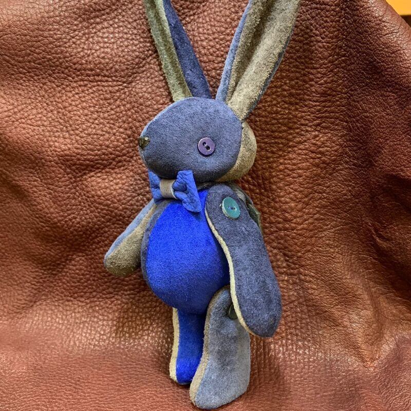 ピッグスウェードベルラビ★端革を使ってアップサイクル「ベルズラビット」写真の1点販売です　ブルー系