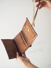 005dc406 fold hand wallet