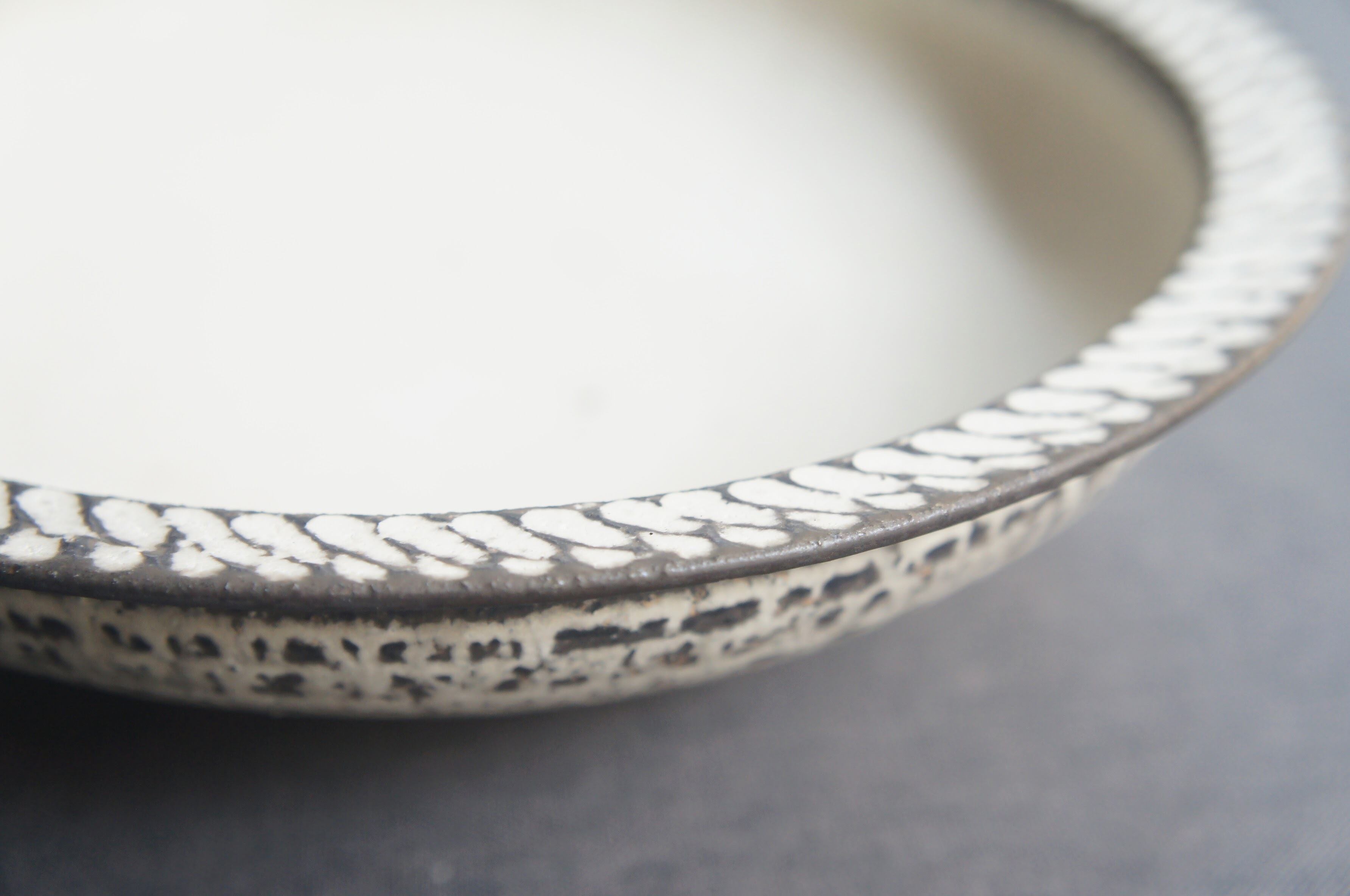 毎日の食卓を彩る名脇役のカレー皿 （山本雅則 信楽焼 幸山窯） | 器と