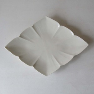 宮田竜司 白磁 稜花 リム皿（26-040）