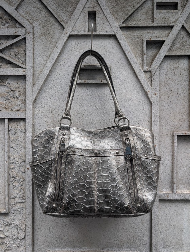 "UNKNOWN" silver shoulder bag