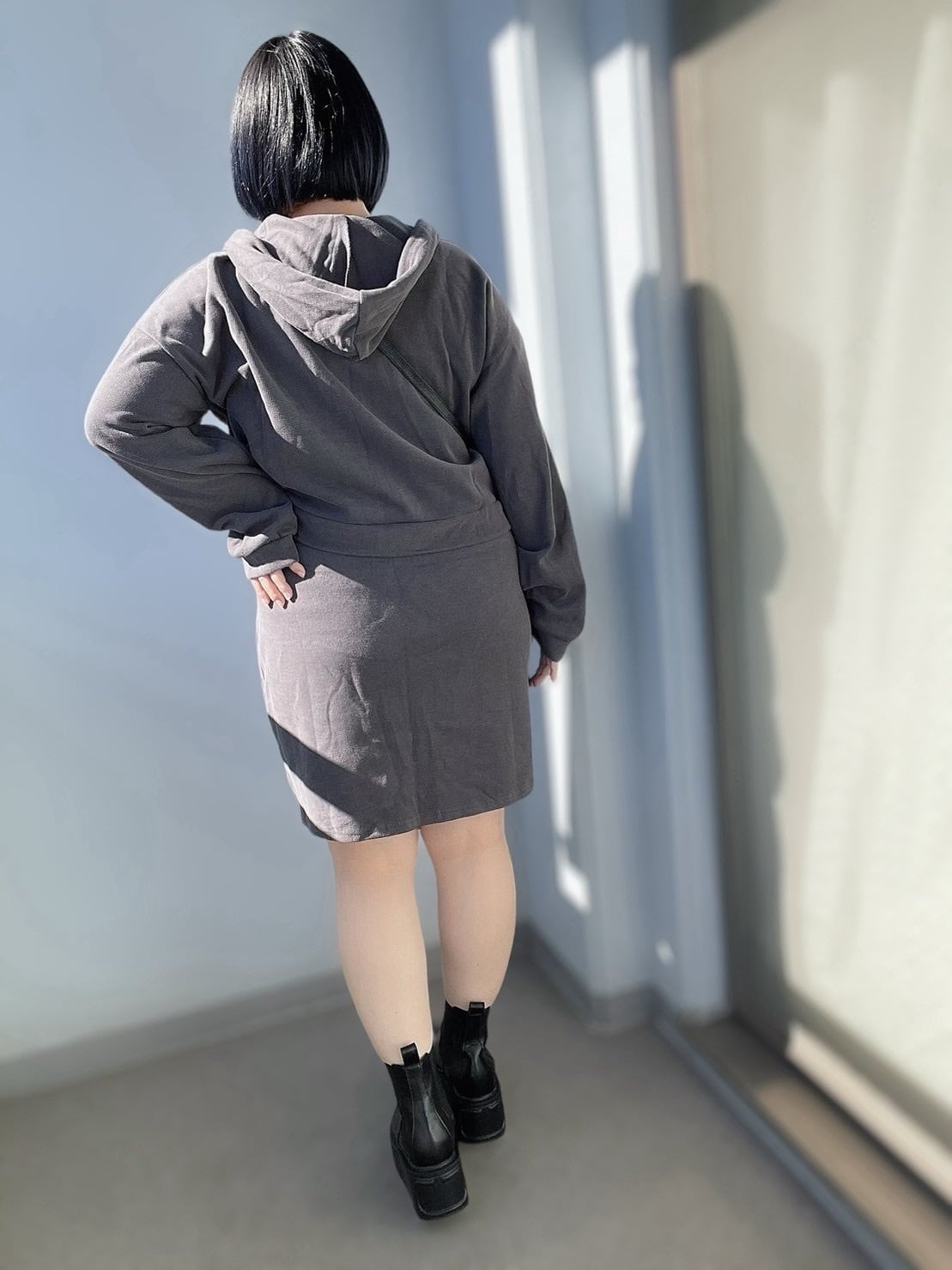 クロップド丈パーカー×ミニキャミワンピース セットアップ クロップド丈パーカー×ミニキャミワンピース セットアップ