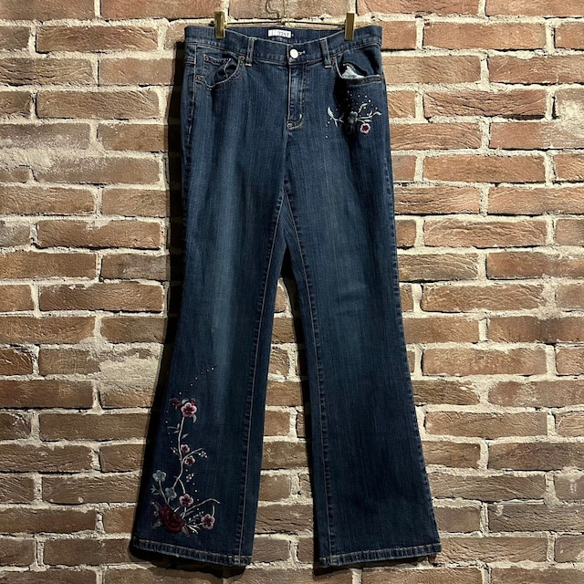 【Caka act3】Flower Embroidery x Studs Design Flared Denim Pants
