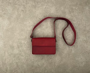 <春の装いに>Body Bag burgundy　ボディバッグ　ボルドー　＜E＞