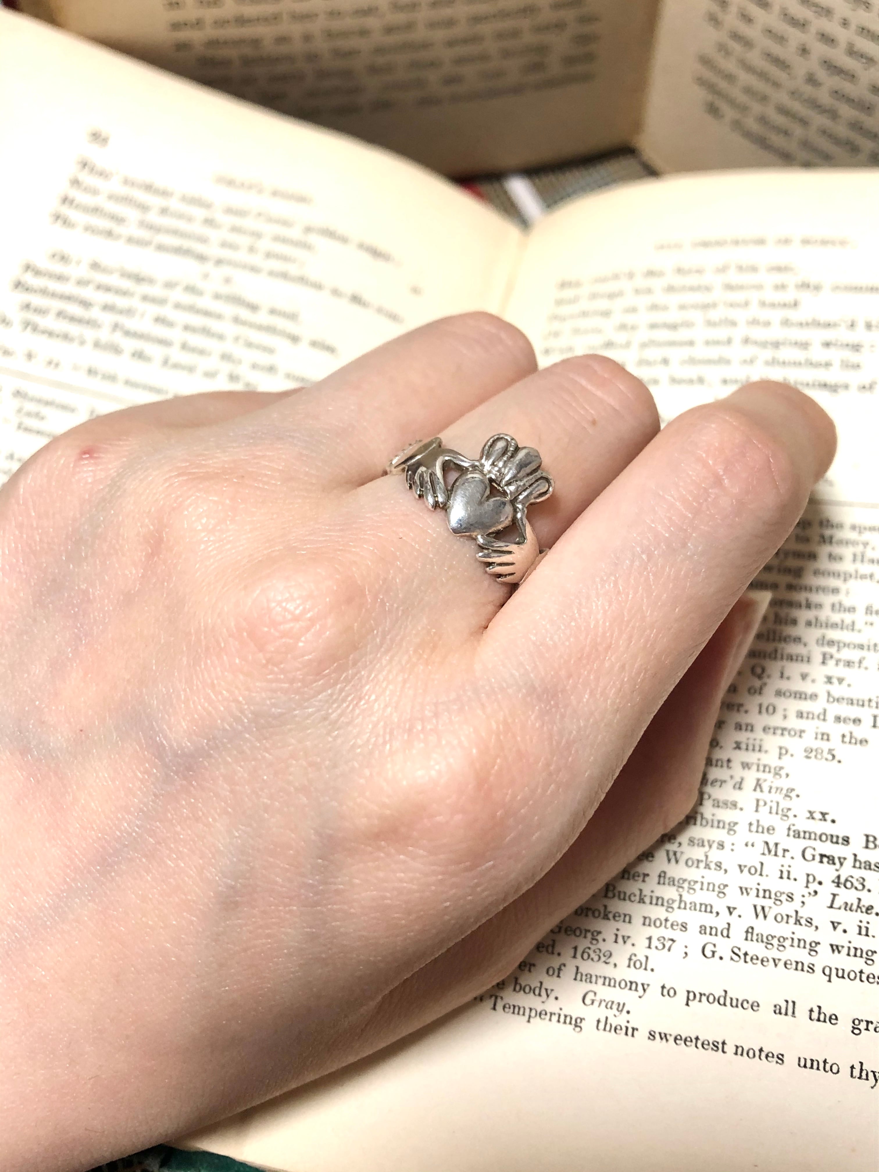 【Run Rabbit Run Vintage 】Claddagh ring