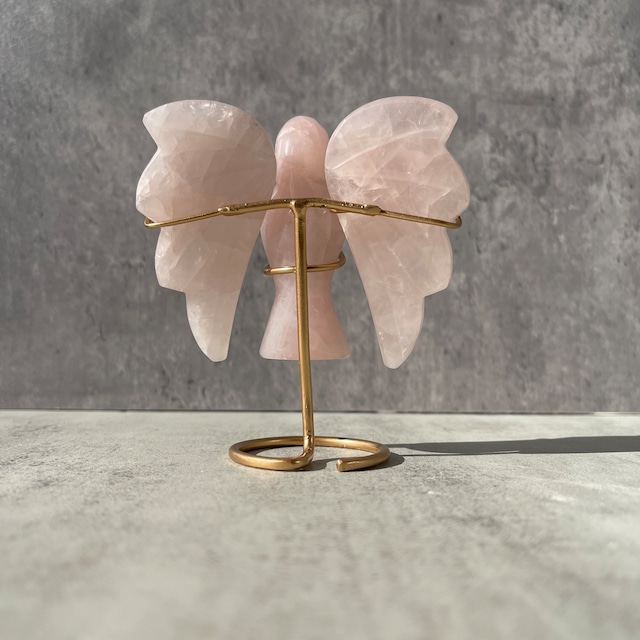 ブラジル・バイーア州産 ローズクォーツ エンジェル 彫刻｜天使｜スタンド付き