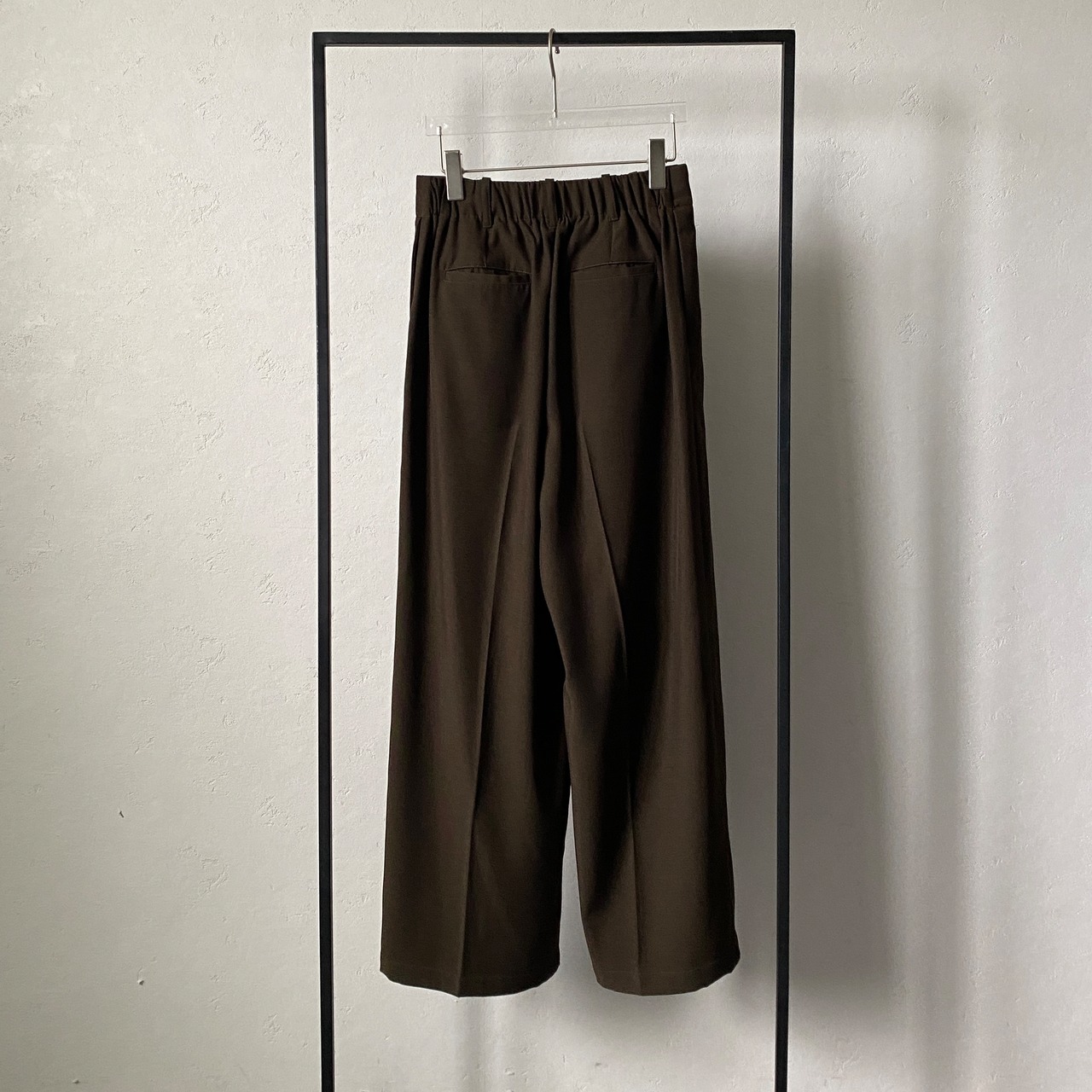 【受注予約：11月上旬入荷予定】アーバンツイルハイウエストタックPT/カーキブラウン