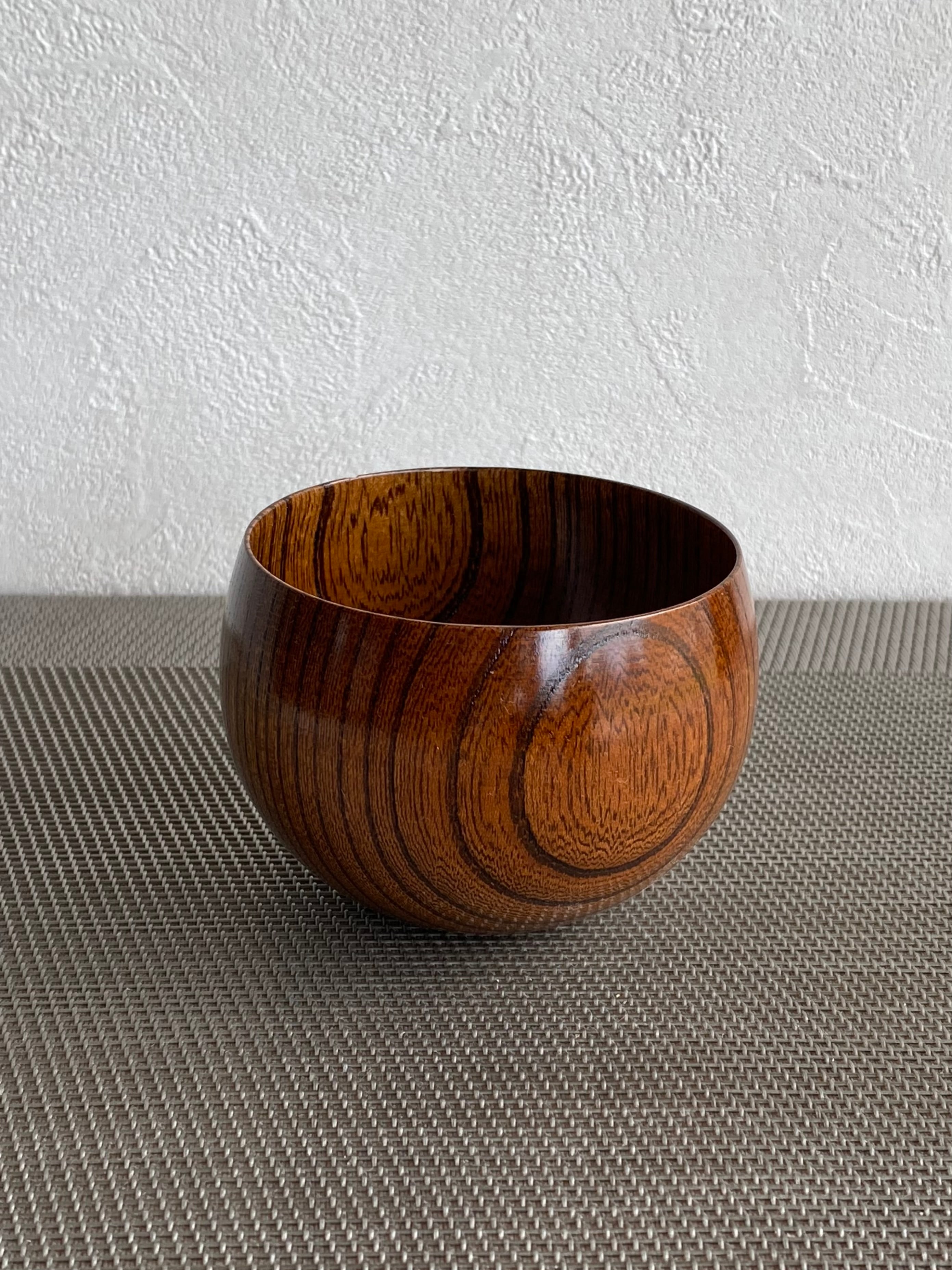 欅の丸湯呑み 漆塗り Japanese Zelkova Tea Cup / Lacquer | Shozu Shikko