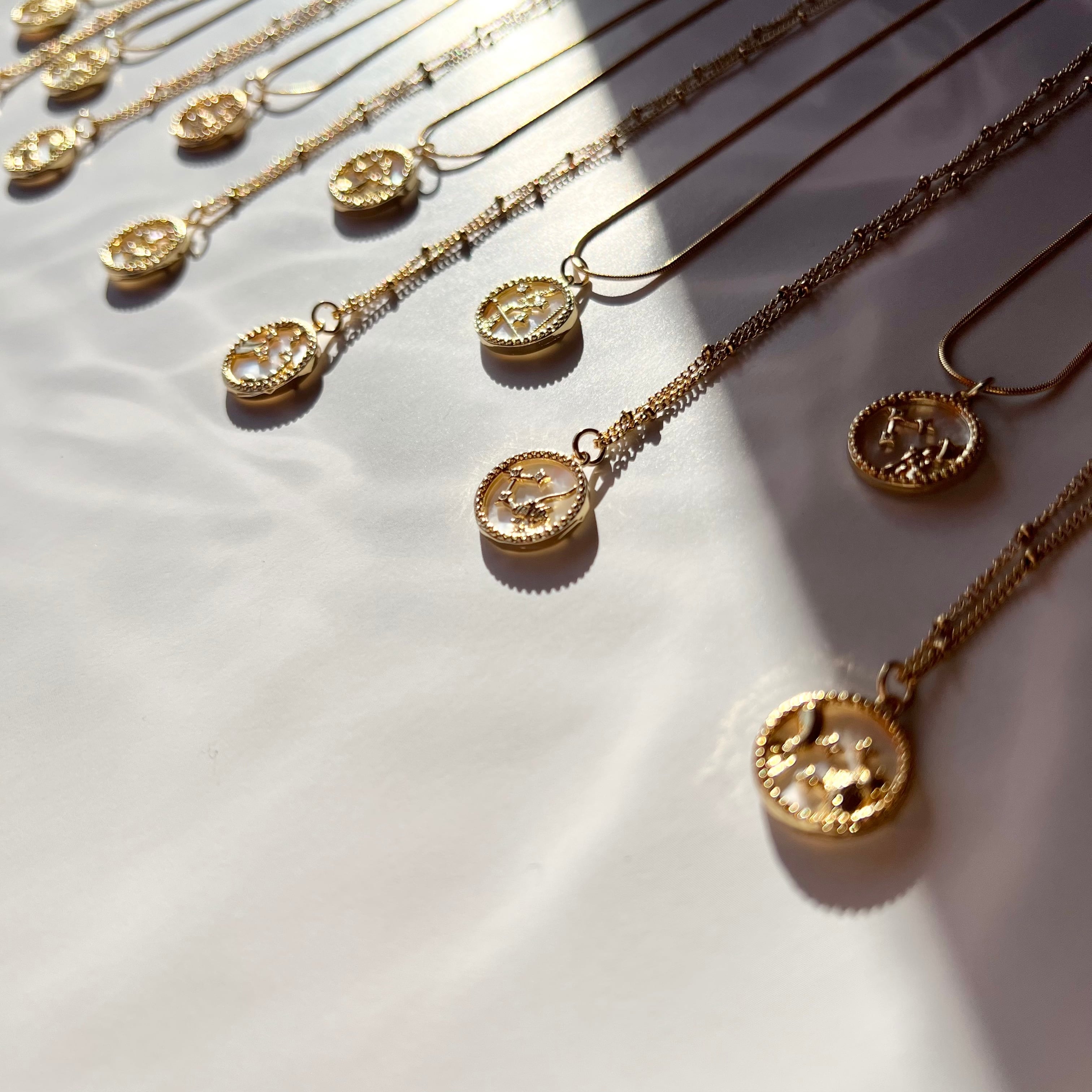 ペンダント乙女像 おとめ座〉星座シェル コインネックレス 18KGPサージカルステンレス