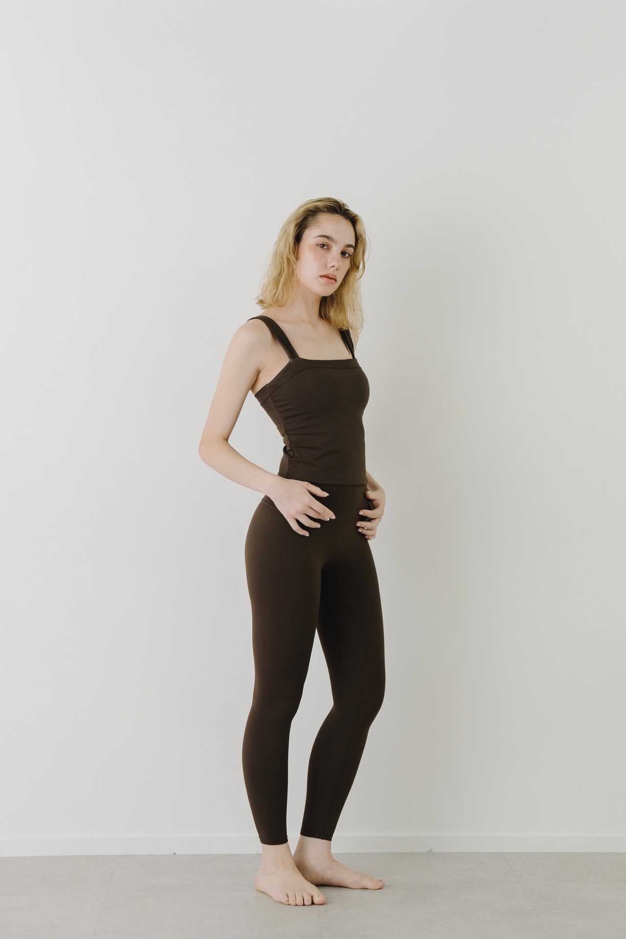 《SET販売》Square Neck Bra Top × Mid Rise Leggings