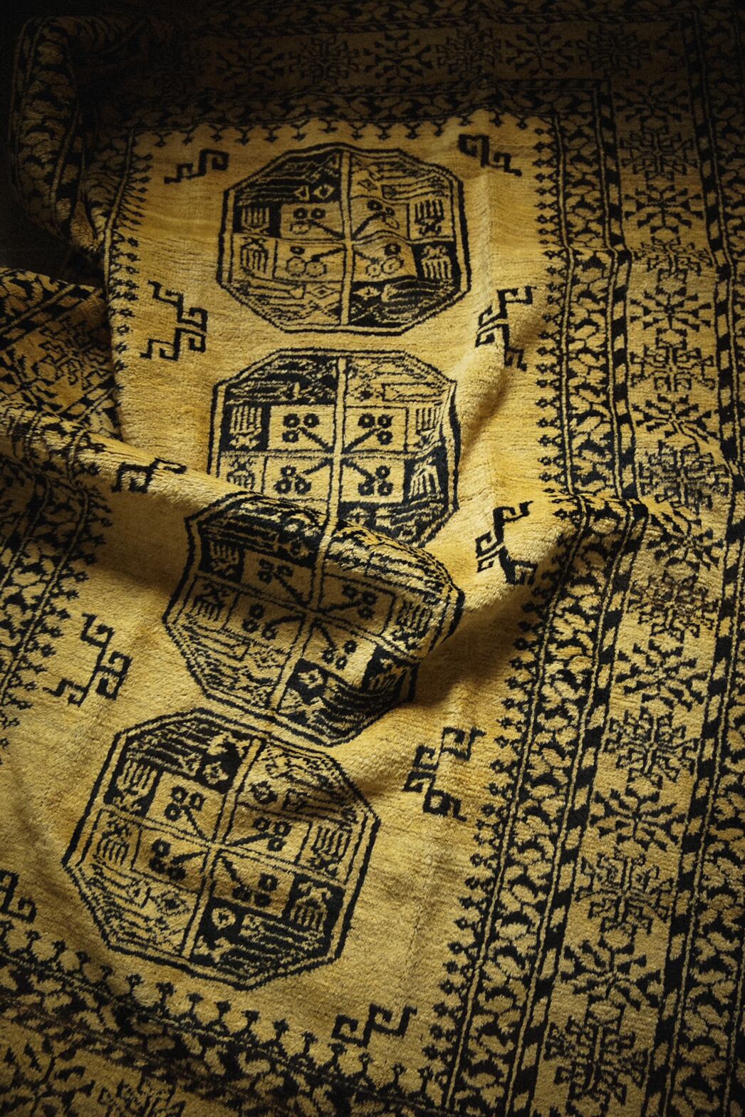 474-Vintage Turkmen rug