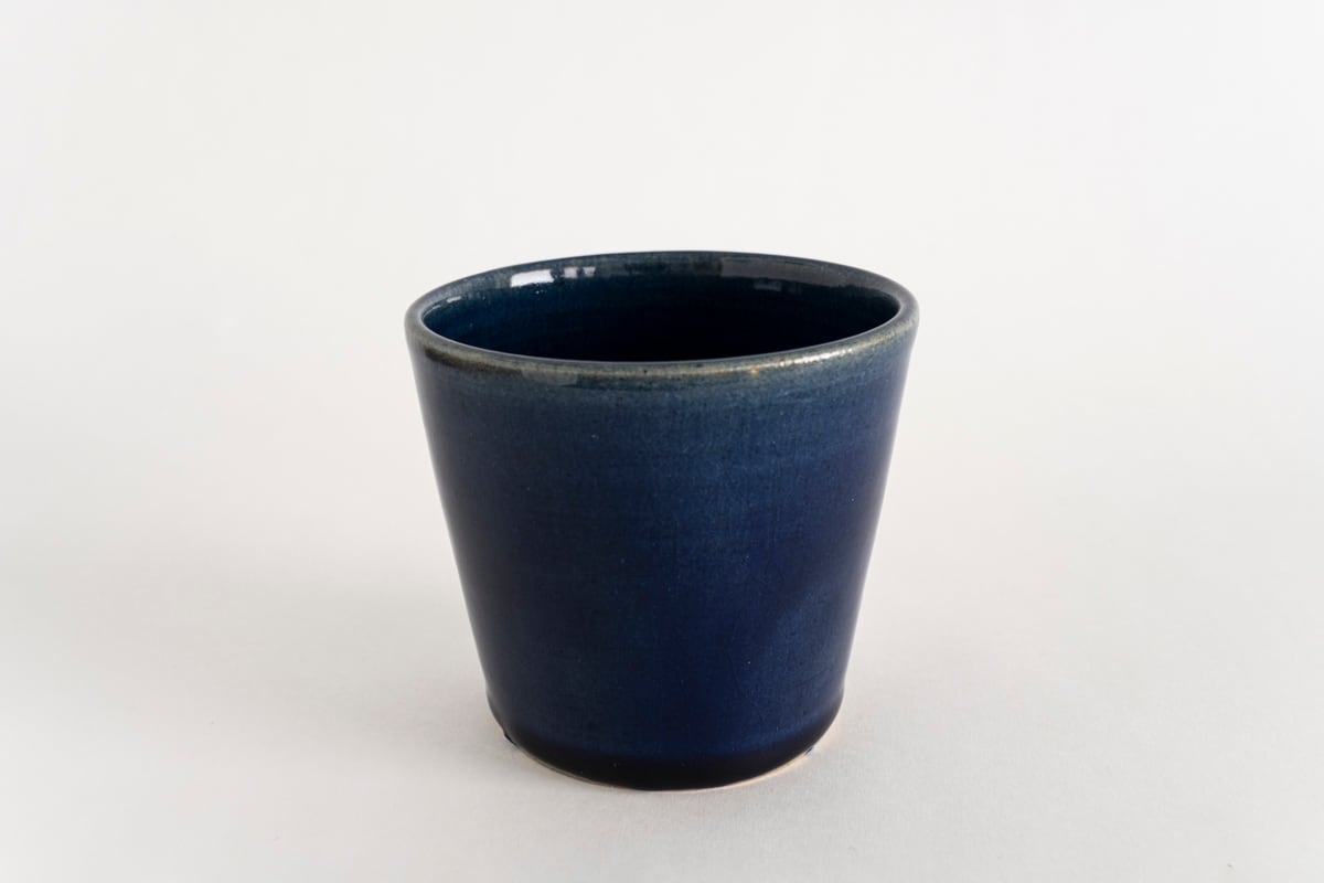12「瑠璃釉カップ 12-1」五味茜 作