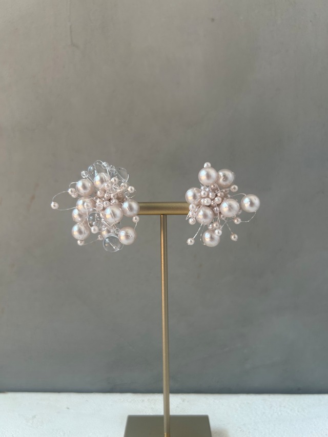 パールシャワーのアシンメトリーピアス/イヤリング