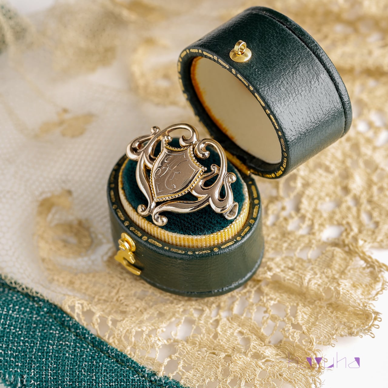 アンティーク ゴールドフィルド イニシャル(H) エンブレムブローチ