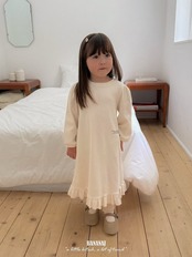 韓国子供服 / BANANA J / 26Autumn / レターリング ワッフルワンピース / 秋服 / キッズ *XS~JS*