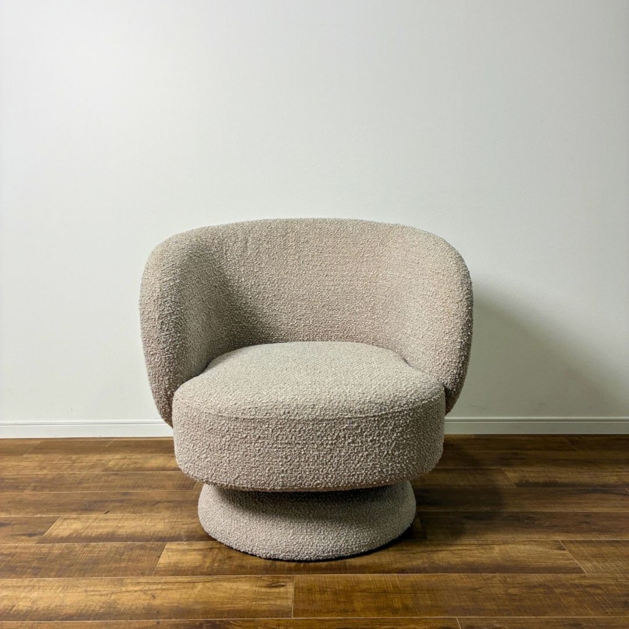 moda en casa TEDDY lounge chair モーダ・エン・カーサ テディ ラウンジチェア モダン シンプルモダン 北欧風 回転椅子 ベージュ アイボリー【中古】【250サイズ】