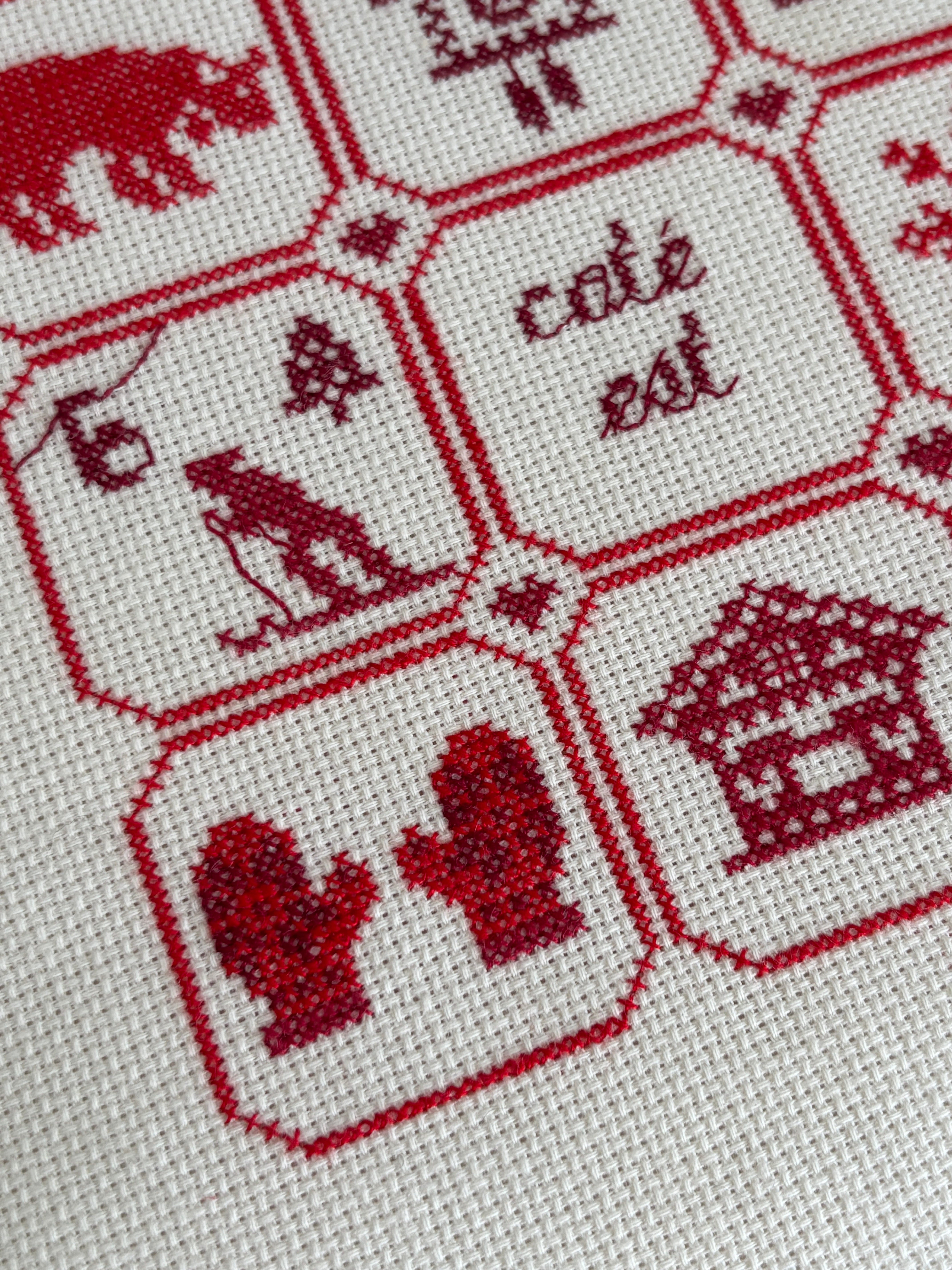 刺繍 クロスステッチ クリスマスのアイコン 赤系（フレーム付き
