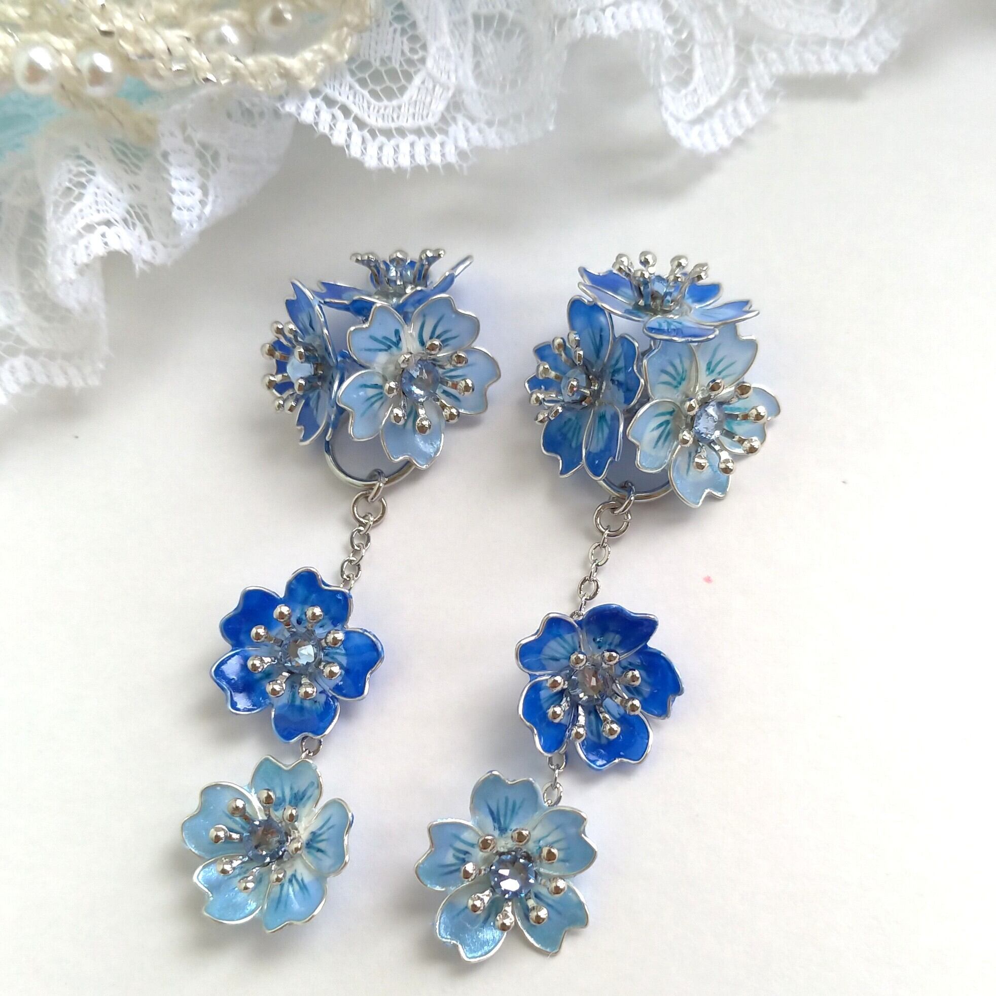 ネモフィラの揺れる板バネクリップイヤリング | verre